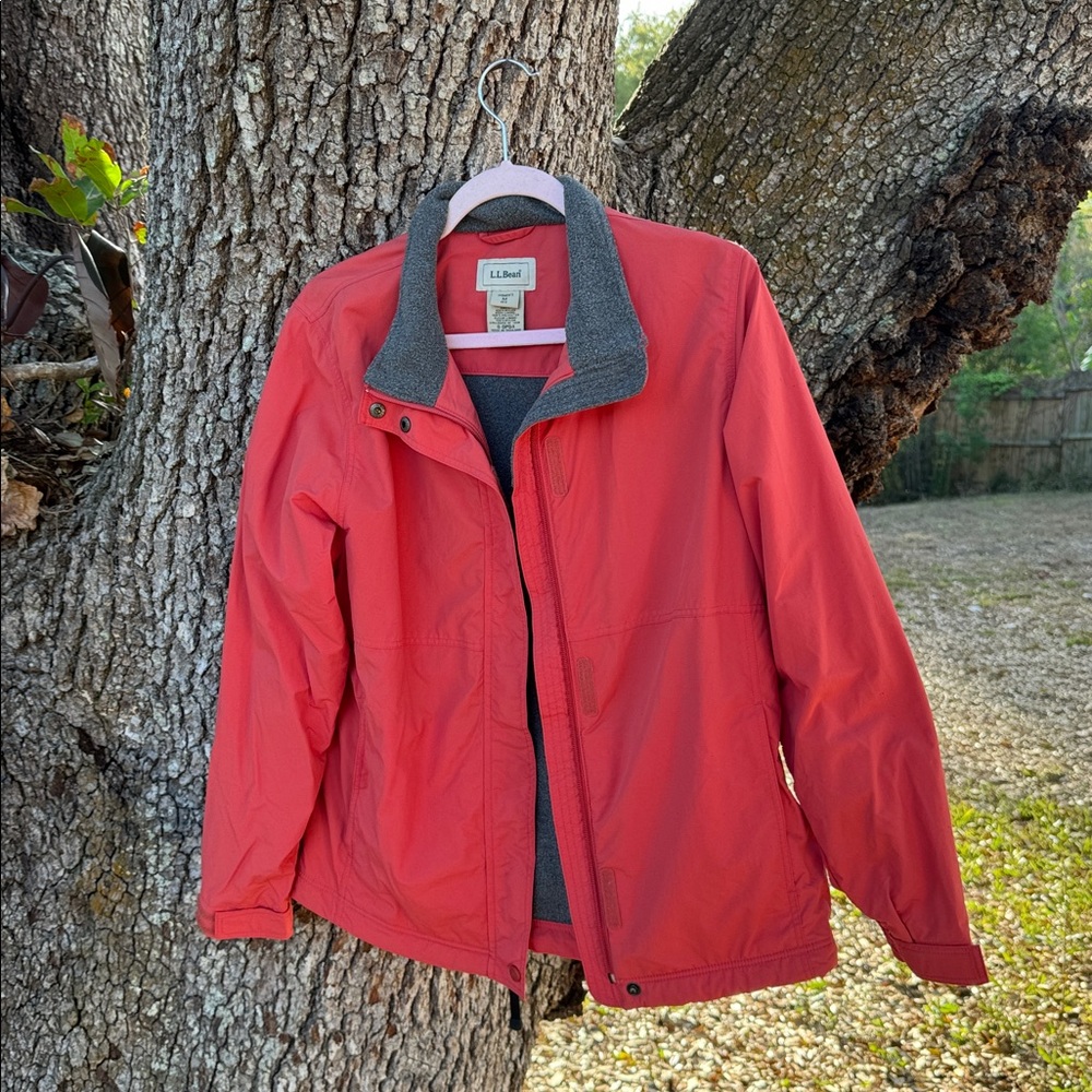 Vintage L.L.Bean Chore Jacket is Coral with lined gray fleece.4 pockets.Size M